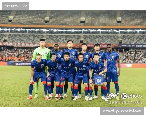 CBA俱乐部杯南宁赛区浙江队对阵深圳队,双方展开激烈较量 CBA俱乐部杯南宁赛区浙江队对阵深圳队,双方展开激烈较量